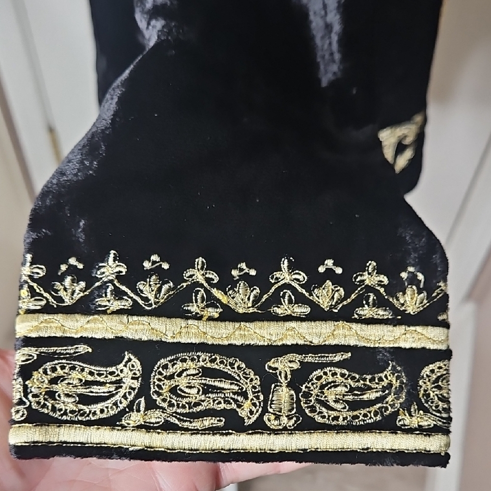 Soft Surroundings Black and Gold Embroidered Velvet Jacket Size Small - Picture 9 of 13